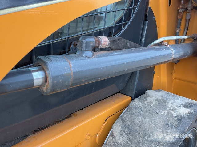 2018 Case SR130 Skid Steer Loader - Mini încărcător: Foto 5 2018 Case SR130 Skid Steer Loader - Mini încărcător: Foto 5