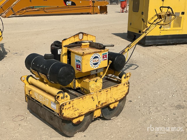 2006 Bomag BW75S-2 Walk Behind Roller - Mini cilindru compactor: Foto 1 2006 Bomag BW75S-2 Walk Behind Roller - Mini cilindru compactor: Foto 1