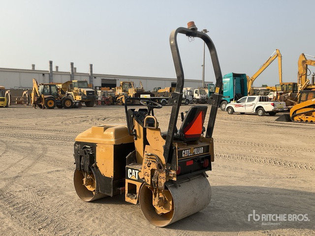 2006 Cat CB114 Double Drum Roller - Cilindru compactor pentru asfalt: Foto 2 2006 Cat CB114 Double Drum Roller - Cilindru compactor pentru asfalt: Foto 2
