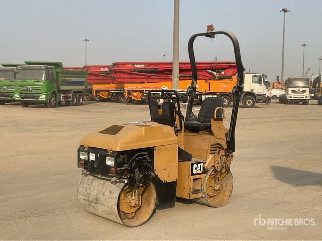 2006 Cat CB114 - Cilindru compactor: Foto 1 2006 Cat CB114 - Cilindru compactor: Foto 1