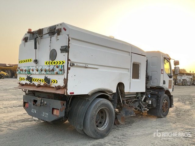 2016 Renault D18 Elgin on Sweeper Truck - Măturătoare stradală: Foto 4 2016 Renault D18 Elgin on Sweeper Truck - Măturătoare stradală: Foto 4