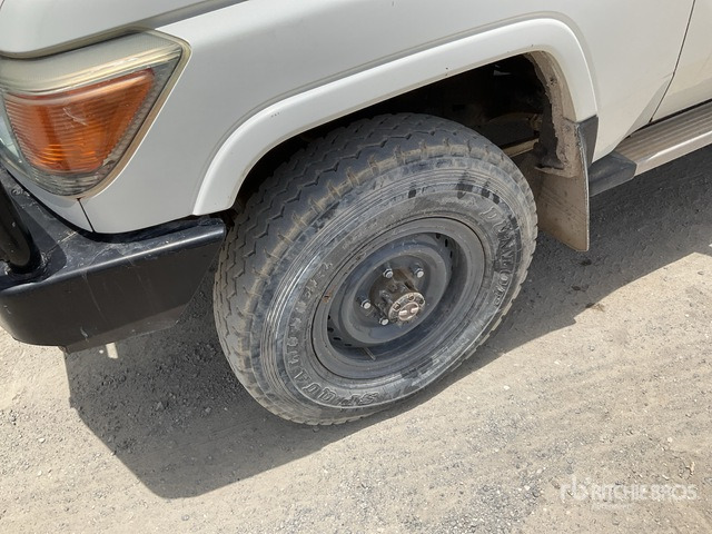 2018 Toyota Land Cruiser 76L 4x4 SUV - SUV: Foto 5 2018 Toyota Land Cruiser 76L 4x4 SUV - SUV: Foto 5