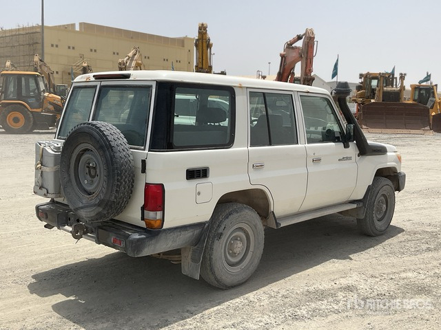 2018 Toyota Land Cruiser 76L 4x4 SUV - SUV: Foto 3 2018 Toyota Land Cruiser 76L 4x4 SUV - SUV: Foto 3