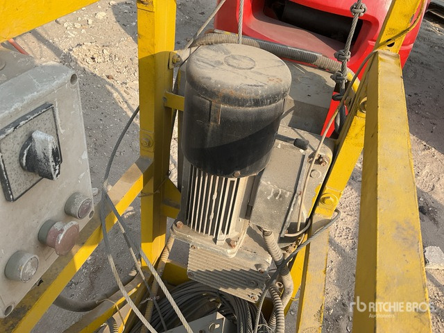 2002 Platform 300 Electric Work Platform - Ataşament pentru Utilaje constructii: Foto 5 2002 Platform 300 Electric Work Platform - Ataşament pentru Utilaje constructii: Foto 5