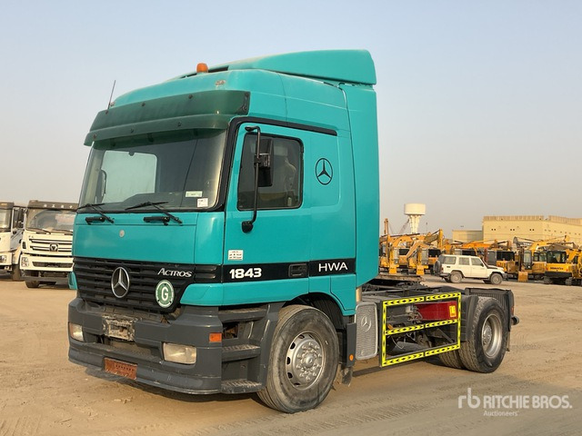 2001 Mercedes-Benz Actros 1843 4x2 S/A Sleeper Truck Tractor - Cap tractor: Foto 2 2001 Mercedes-Benz Actros 1843 4x2 S/A Sleeper Truck Tractor - Cap tractor: Foto 2