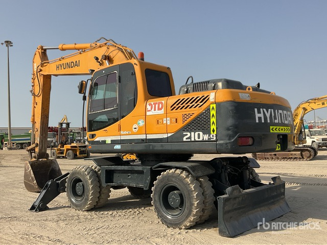 Hyundai Robex 210W-9S - Excavator pe roţi: Foto 4 Hyundai Robex 210W-9S - Excavator pe roţi: Foto 4