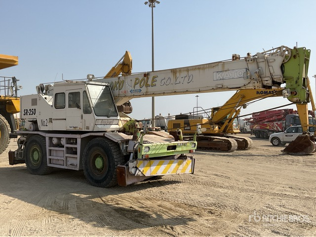 Kato KR25H-V - Macara pentru teren accidentat: Foto 2 Kato KR25H-V - Macara pentru teren accidentat: Foto 2