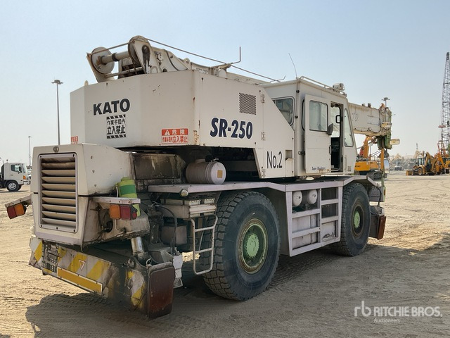 Kato KR25H-V - Macara pentru teren accidentat: Foto 4 Kato KR25H-V - Macara pentru teren accidentat: Foto 4