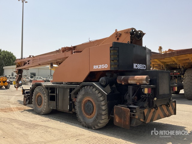 Kobelco RK250-3 - Macara pentru teren accidentat: Foto 3 Kobelco RK250-3 - Macara pentru teren accidentat: Foto 3