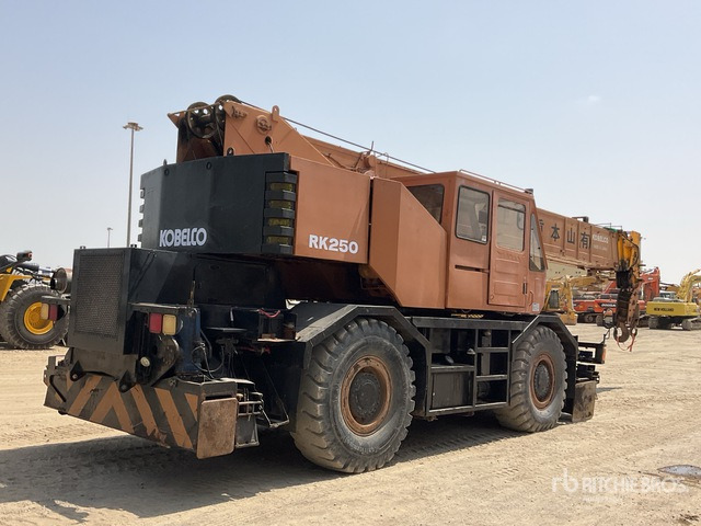 Kobelco RK250-3 - Macara pentru teren accidentat: Foto 4 Kobelco RK250-3 - Macara pentru teren accidentat: Foto 4