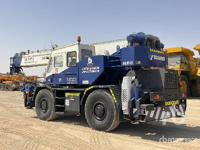 TADANO TR300E 30 ton 4x4x4 - Macara pentru teren accidentat: Foto 2 TADANO TR300E 30 ton 4x4x4 - Macara pentru teren accidentat: Foto 2