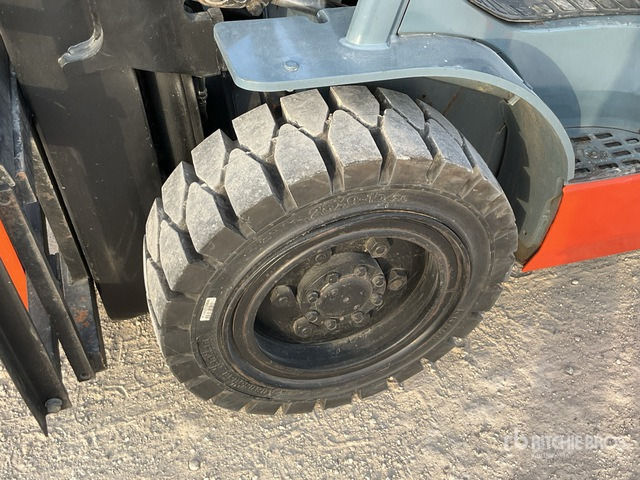 Toyota 72-8FDJ30 - Stivuitor diesel: Foto 5 Toyota 72-8FDJ30 - Stivuitor diesel: Foto 5