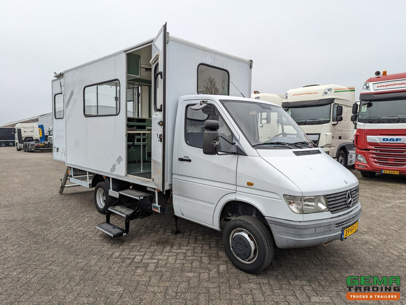 Mercedes-Benz 400-serie 410 D 4x2 Euro2 - Mobiel Kantoor - Standkachel - Hydr. Steunpoten - Eigen Accu's - 26.000KM Origineel - MARGE - Autoutilitară: Foto 3 Mercedes-Benz 400-serie 410 D 4x2 Euro2 - Mobiel Kantoor - Standkachel - Hydr. Steunpoten - Eigen Accu's - 26.000KM Origineel - MARGE - Autoutilitară: Foto 3