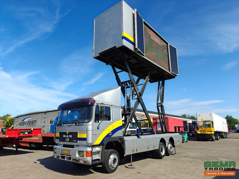 MAN 26.362 FNL/LL 6x2/4 Slaapcab Euro0 - LEDscherm Schaarlift ReclameAuto - Luchtgeveerd - Hydr. steunpoten - Camion: Foto 1 MAN 26.362 FNL/LL 6x2/4 Slaapcab Euro0 - LEDscherm Schaarlift ReclameAuto - Luchtgeveerd - Hydr. steunpoten - Camion: Foto 1