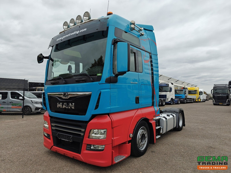 MAN TGX 18.500 4x2 XXL Euro6 - MEGA - Retarder - Dubbele Tanks - Standairco - KoffieMachine - Cap tractor: Foto 1 MAN TGX 18.500 4x2 XXL Euro6 - MEGA - Retarder - Dubbele Tanks - Standairco - KoffieMachine - Cap tractor: Foto 1