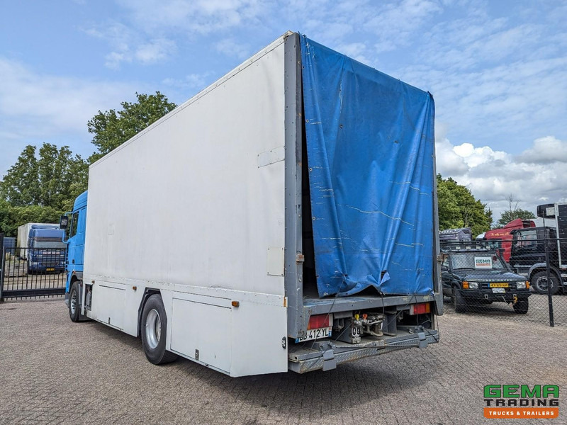 DAF XF95.430 4x2 Spacecab Euro2 - Retarder - Geslotenbak 7.7m - Handgeschakeld - Vangmuil - Camion furgon: Foto 4 DAF XF95.430 4x2 Spacecab Euro2 - Retarder - Geslotenbak 7.7m - Handgeschakeld - Vangmuil - Camion furgon: Foto 4
