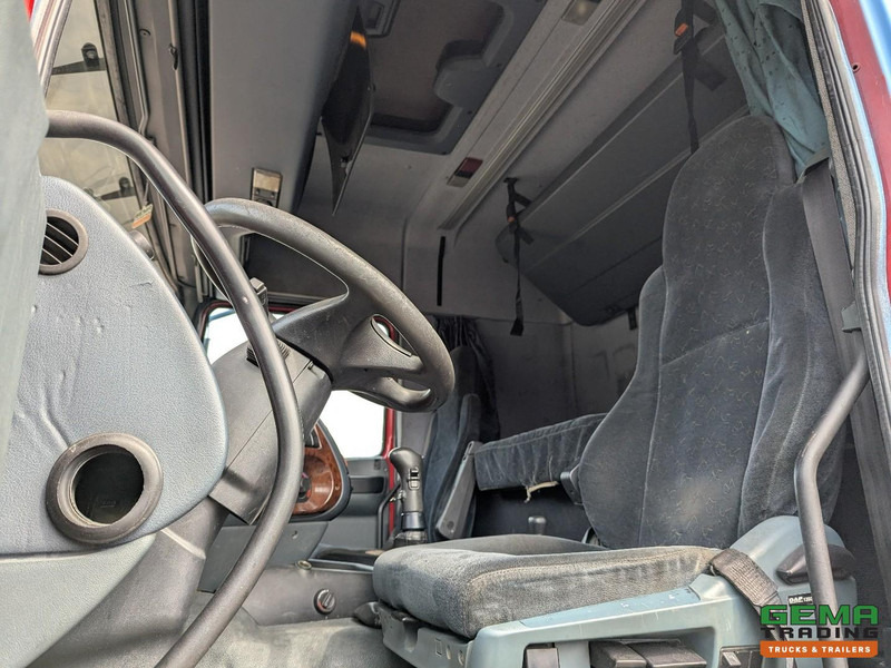 DAF XF95.430 4x2 Spacecab Euro2 - Retarder - Geslotenbak 7.7m - Handgeschakeld - Vangmuil - Camion furgon: Foto 5 DAF XF95.430 4x2 Spacecab Euro2 - Retarder - Geslotenbak 7.7m - Handgeschakeld - Vangmuil - Camion furgon: Foto 5