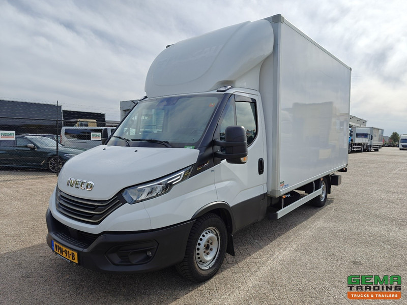 Iveco 35S18 Hi-Matic 4x2 Dagcab Euro6E - Gesloten Bak 4.2M - Laadklep 1000KG - Navi - 03/2026 APK - Autoutilitară box: Foto 1 Iveco 35S18 Hi-Matic 4x2 Dagcab Euro6E - Gesloten Bak 4.2M - Laadklep 1000KG - Navi - 03/2026 APK - Autoutilitară box: Foto 1