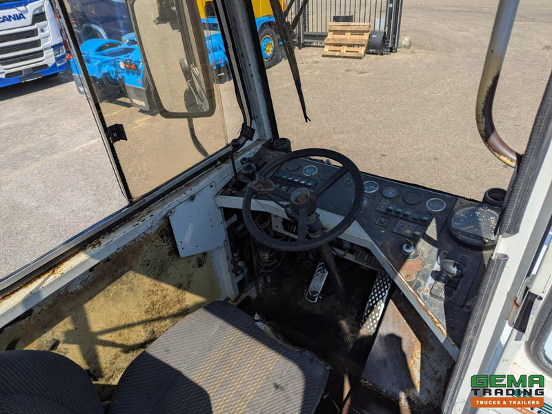 Terberg YT17 MOTOR DEFECT - MMBS Kenteken - Tractor terminal: Foto 5 Terberg YT17 MOTOR DEFECT - MMBS Kenteken - Tractor terminal: Foto 5