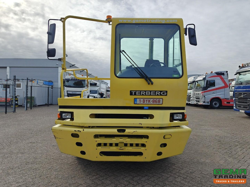 Terberg YT182 Allison - Schotel 30T - Belgisch Landbouw Kenteken - 10531 uur! - Cummins - Tractor terminal: Foto 5 Terberg YT182 Allison - Schotel 30T - Belgisch Landbouw Kenteken - 10531 uur! - Cummins - Tractor terminal: Foto 5