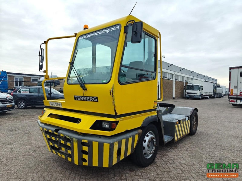 Terberg YT182 Allison - Schotel 30T - Naafreductie - Cummins - Landbouw Kenteken 40km/h - Tractor terminal: Foto 1 Terberg YT182 Allison - Schotel 30T - Naafreductie - Cummins - Landbouw Kenteken 40km/h - Tractor terminal: Foto 1