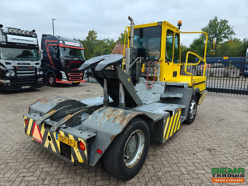 Terberg YT182 Allison - Schotel 30T - Naafreductie - Cummins - Landbouw Kenteken 40km/h - Tractor terminal: Foto 3 Terberg YT182 Allison - Schotel 30T - Naafreductie - Cummins - Landbouw Kenteken 40km/h - Tractor terminal: Foto 3