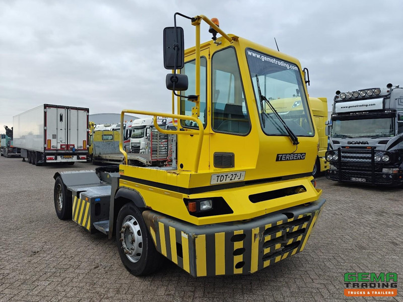 Terberg YT182 Allison - Schotel 30T - Naafreductie - Cummins - Landbouw Kenteken 40km/h - Tractor terminal: Foto 2 Terberg YT182 Allison - Schotel 30T - Naafreductie - Cummins - Landbouw Kenteken 40km/h - Tractor terminal: Foto 2