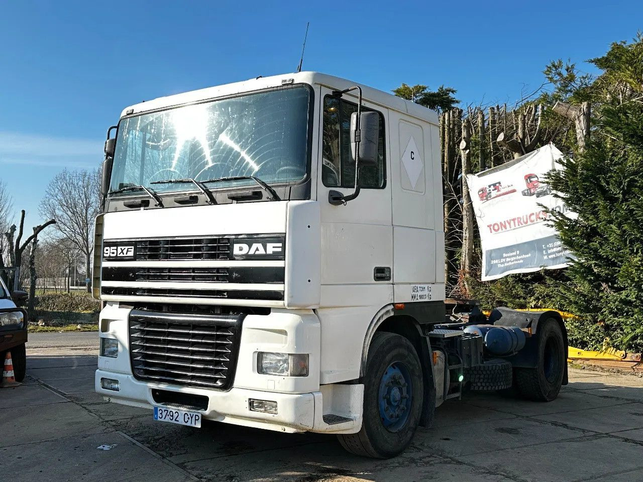 DAF XF 95.380 4X2 Tractor-unit Spring/Air ZF Manual DAF XF 95.380 4X2 Tractor-unit Spring/Air ZF Manual - Cap tractor: Foto 2 DAF XF 95.380 4X2 Tractor-unit Spring/Air ZF Manual DAF XF 95.380 4X2 Tractor-unit Spring/Air ZF Manual - Cap tractor: Foto 2