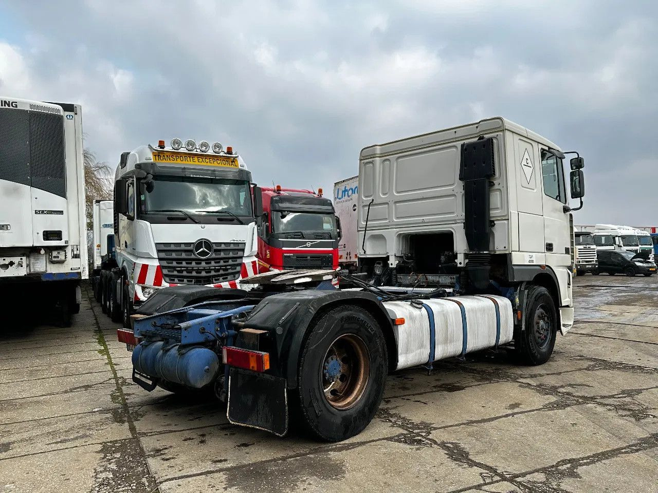DAF XF 95.380 4X2 Tractor-unit Spring/Air ZF Manual DAF XF 95.380 4X2 Tractor-unit Spring/Air ZF Manual - Cap tractor: Foto 4 DAF XF 95.380 4X2 Tractor-unit Spring/Air ZF Manual DAF XF 95.380 4X2 Tractor-unit Spring/Air ZF Manual - Cap tractor: Foto 4