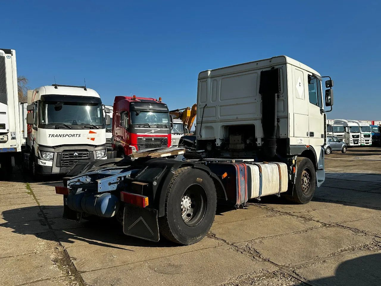 DAF XF 95.380 4X2 Tractor-unit Spring/Air ZF Manual DAF XF 95.380 4X2 Tractor-unit Spring/Air ZF Manual - Cap tractor: Foto 4 DAF XF 95.380 4X2 Tractor-unit Spring/Air ZF Manual DAF XF 95.380 4X2 Tractor-unit Spring/Air ZF Manual - Cap tractor: Foto 4