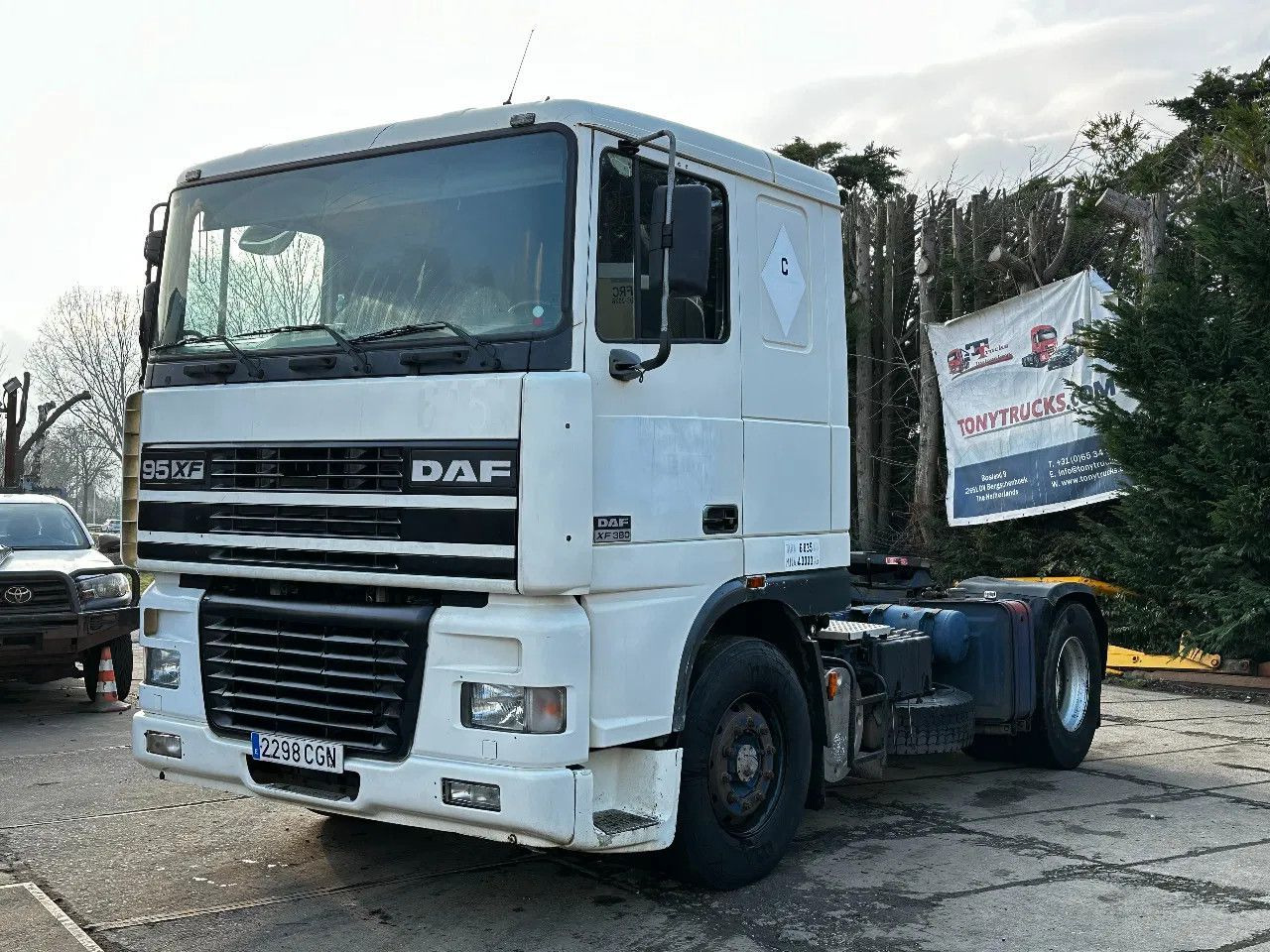 DAF XF 95.380 4X2 Tractor-unit Spring/Air ZF Manual DAF XF 95.380 4X2 Tractor-unit Spring/Air ZF Manual - Cap tractor: Foto 2 DAF XF 95.380 4X2 Tractor-unit Spring/Air ZF Manual DAF XF 95.380 4X2 Tractor-unit Spring/Air ZF Manual - Cap tractor: Foto 2