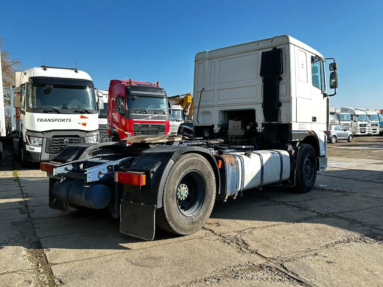 DAF XF 95.380 4X2 Tractor-unit Spring/Air ZF Manual DAF XF 95.380 4X2 Tractor-unit Spring/Air ZF Manual - Cap tractor: Foto 4 DAF XF 95.380 4X2 Tractor-unit Spring/Air ZF Manual DAF XF 95.380 4X2 Tractor-unit Spring/Air ZF Manual - Cap tractor: Foto 4