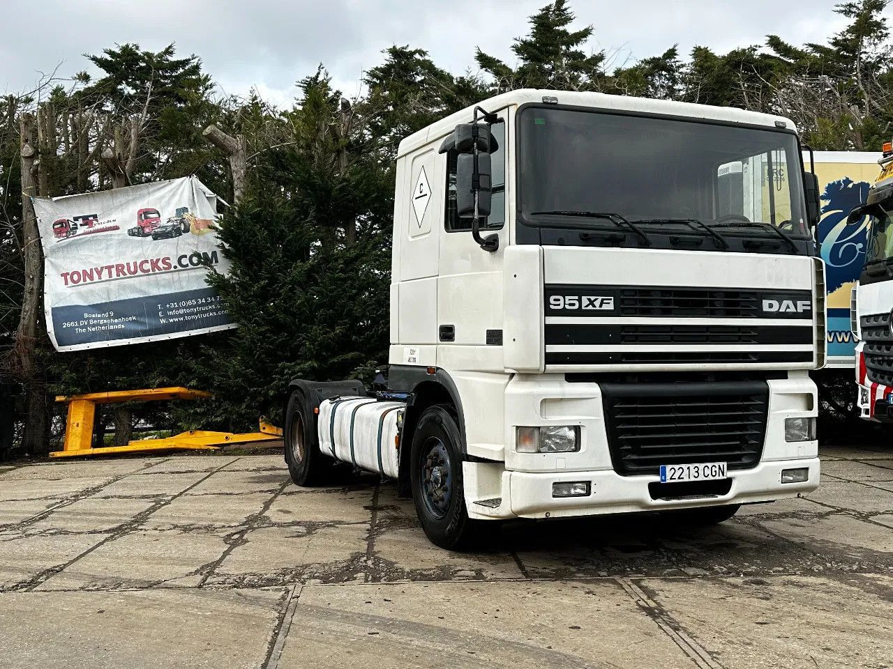 DAF XF 95.380 4X2 Tractor-unit Spring/Air ZF Manual DAF XF 95.380 4X2 Tractor-unit Spring/Air ZF Manual - Cap tractor: Foto 1 DAF XF 95.380 4X2 Tractor-unit Spring/Air ZF Manual DAF XF 95.380 4X2 Tractor-unit Spring/Air ZF Manual - Cap tractor: Foto 1