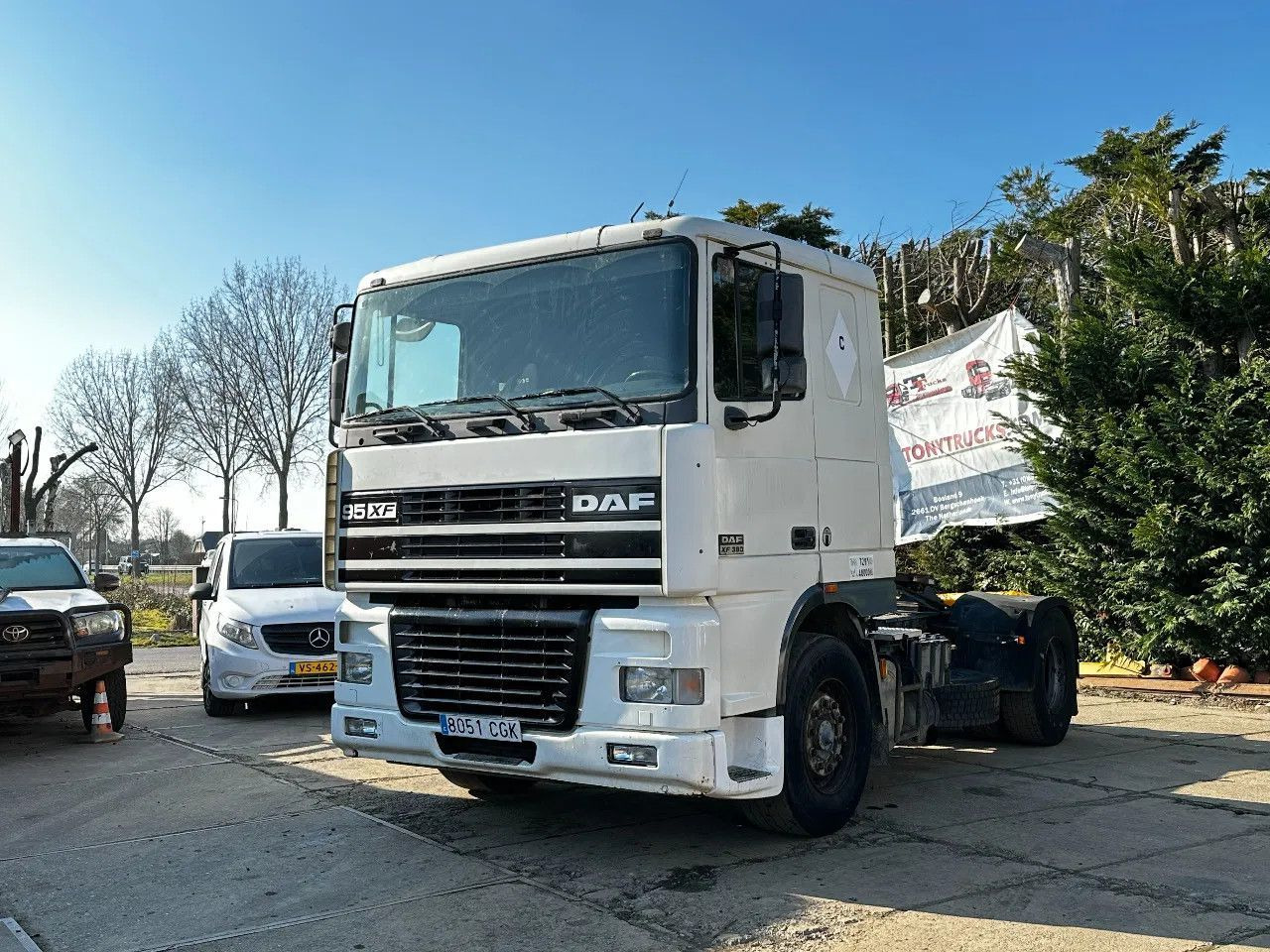 DAF XF 95.380 4X2 Tractor-unit Spring/Air ZF Manual DAF XF 95.380 4X2 Tractor-unit Spring/Air ZF Manual - Cap tractor: Foto 2 DAF XF 95.380 4X2 Tractor-unit Spring/Air ZF Manual DAF XF 95.380 4X2 Tractor-unit Spring/Air ZF Manual - Cap tractor: Foto 2