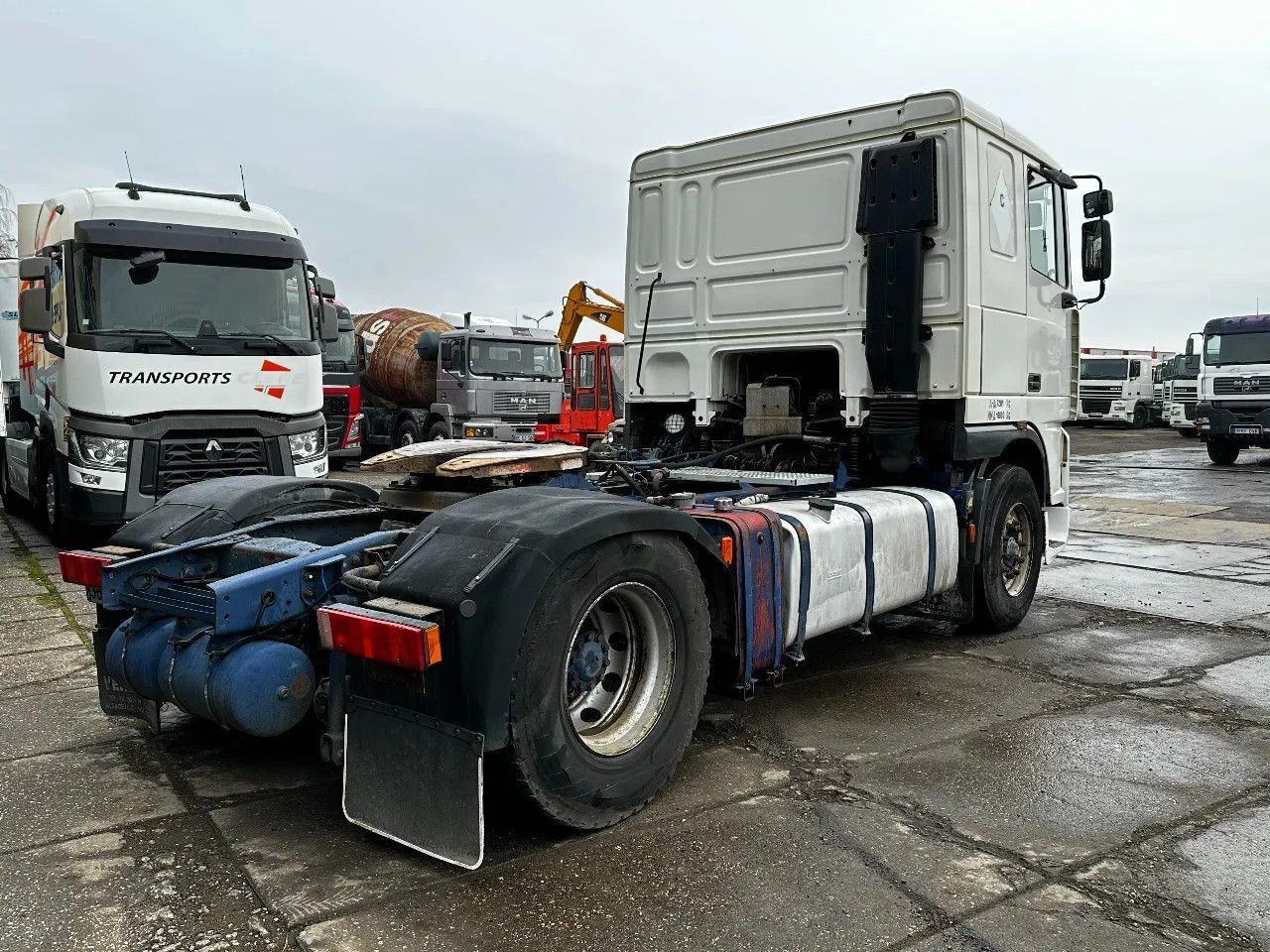 DAF XF 95.380 4X2 Tractor-unit Spring/Air ZF Manual DAF XF 95.380 4X2 Tractor-unit Spring/Air ZF Manual - Cap tractor: Foto 4 DAF XF 95.380 4X2 Tractor-unit Spring/Air ZF Manual DAF XF 95.380 4X2 Tractor-unit Spring/Air ZF Manual - Cap tractor: Foto 4
