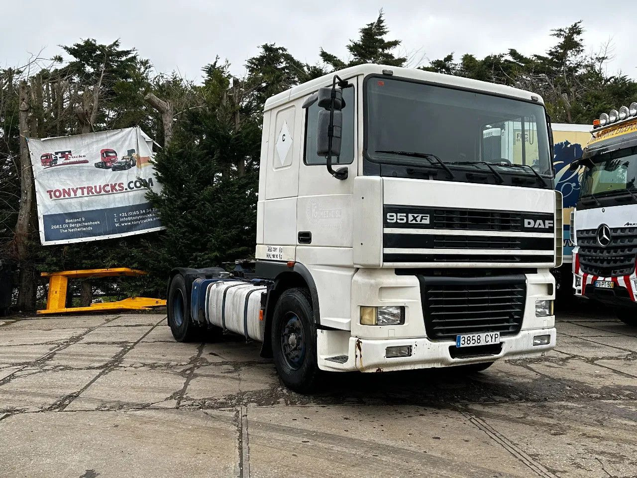 DAF XF 95.380 4X2 Tractor-unit Spring/Air ZF Manual DAF XF 95.380 4X2 Tractor-unit Spring/Air ZF Manual - Cap tractor: Foto 1 DAF XF 95.380 4X2 Tractor-unit Spring/Air ZF Manual DAF XF 95.380 4X2 Tractor-unit Spring/Air ZF Manual - Cap tractor: Foto 1