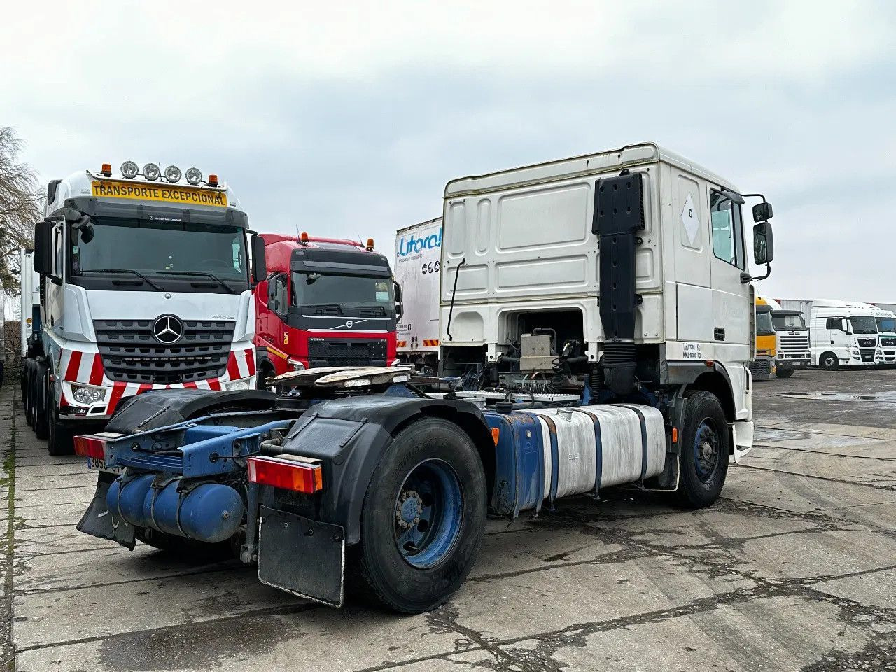 DAF XF 95.380 4X2 Tractor-unit Spring/Air ZF Manual DAF XF 95.380 4X2 Tractor-unit Spring/Air ZF Manual - Cap tractor: Foto 4 DAF XF 95.380 4X2 Tractor-unit Spring/Air ZF Manual DAF XF 95.380 4X2 Tractor-unit Spring/Air ZF Manual - Cap tractor: Foto 4