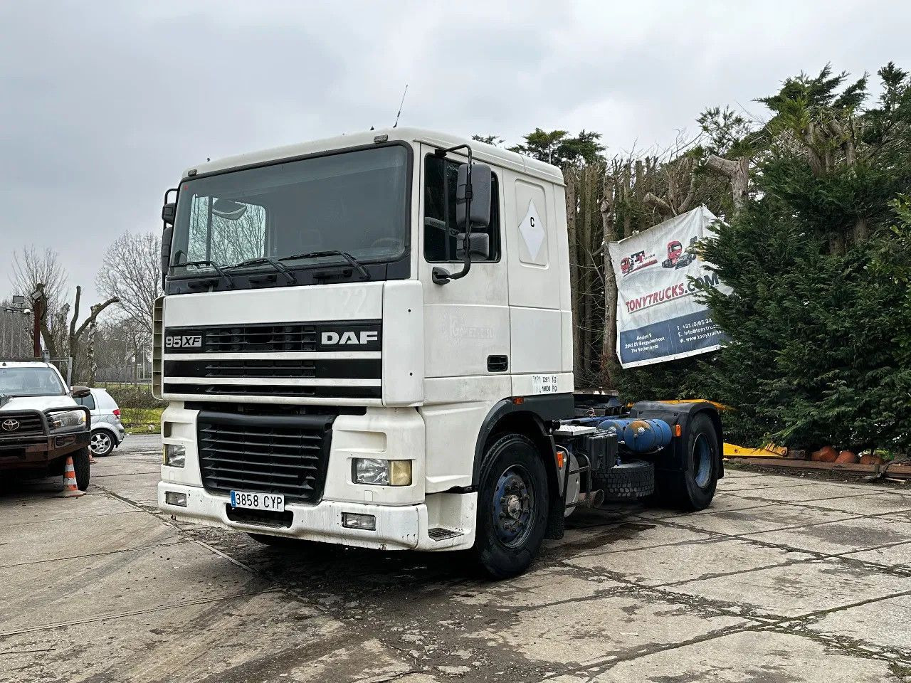 DAF XF 95.380 4X2 Tractor-unit Spring/Air ZF Manual DAF XF 95.380 4X2 Tractor-unit Spring/Air ZF Manual - Cap tractor: Foto 2 DAF XF 95.380 4X2 Tractor-unit Spring/Air ZF Manual DAF XF 95.380 4X2 Tractor-unit Spring/Air ZF Manual - Cap tractor: Foto 2