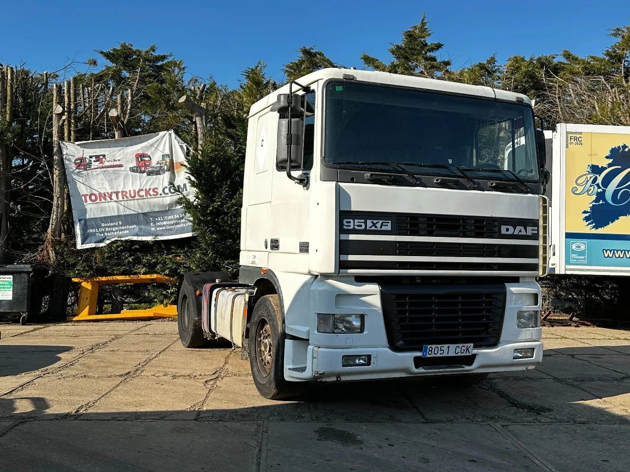 DAF XF 95.380 4X2 Tractor-unit Spring/Air ZF Manual DAF XF 95.380 4X2 Tractor-unit Spring/Air ZF Manual - Cap tractor: Foto 1 DAF XF 95.380 4X2 Tractor-unit Spring/Air ZF Manual DAF XF 95.380 4X2 Tractor-unit Spring/Air ZF Manual - Cap tractor: Foto 1