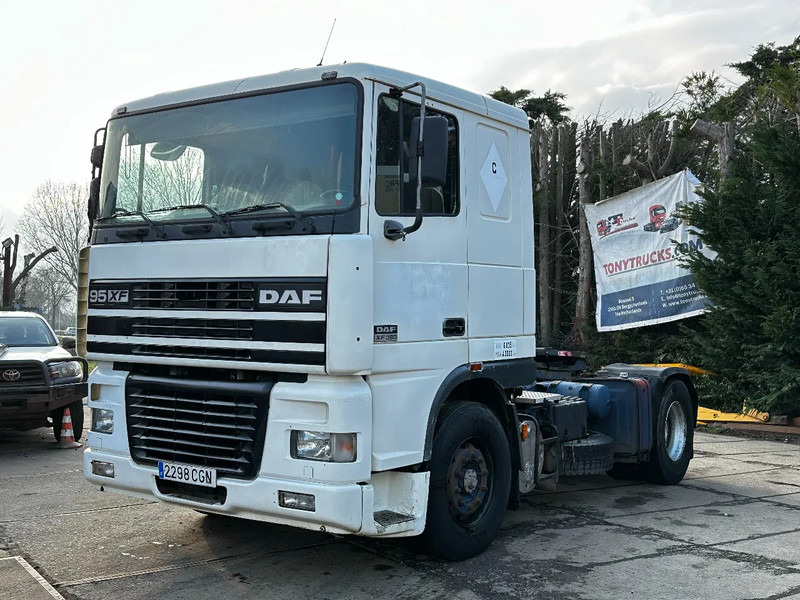 DAF XF 95.380 4X2 Tractor-unit Spring/Air ZF Manual Euro2 PTO - Cap tractor: Foto 2 DAF XF 95.380 4X2 Tractor-unit Spring/Air ZF Manual Euro2 PTO - Cap tractor: Foto 2