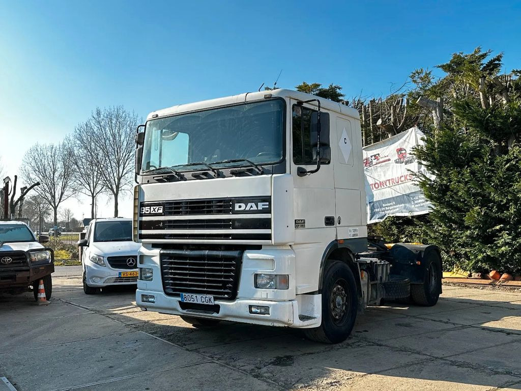 DAF XF 95.380 4X2 Tractor-unit Spring/Air ZF Manual - Cap tractor: Foto 2 DAF XF 95.380 4X2 Tractor-unit Spring/Air ZF Manual - Cap tractor: Foto 2