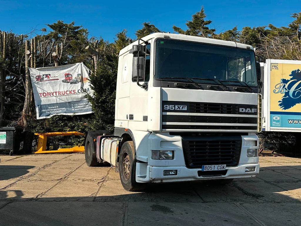 DAF XF 95.380 4X2 Tractor-unit Spring/Air ZF Manual - Cap tractor: Foto 1 DAF XF 95.380 4X2 Tractor-unit Spring/Air ZF Manual - Cap tractor: Foto 1