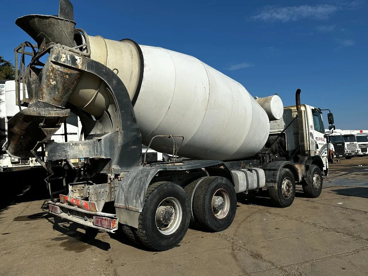DAF CF 85.430 8X4 9m3 Mixer Spring/Spring ZF Manual - Autobetonieră: Foto 4 DAF CF 85.430 8X4 9m3 Mixer Spring/Spring ZF Manual - Autobetonieră: Foto 4