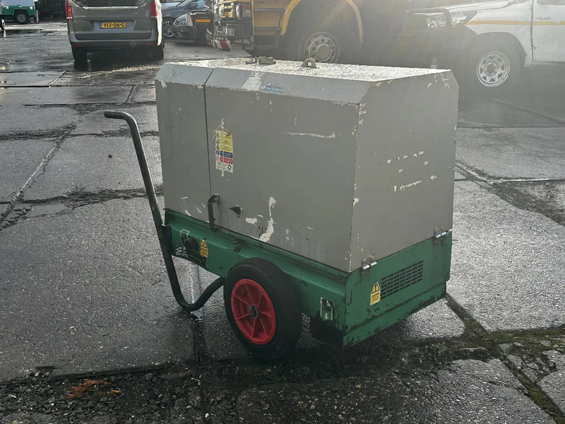 Harrington HRD060D 6 KVA GENERATOR 110V+230V - Generator electric: Foto 4 Harrington HRD060D 6 KVA GENERATOR 110V+230V - Generator electric: Foto 4