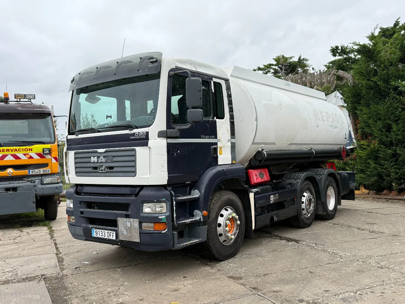 MAN TGA 26.430 6X2 Fuel Tank 21.000L 3 Comp + 2 Pump D20 Engine - Camion cisternă: Foto 2 MAN TGA 26.430 6X2 Fuel Tank 21.000L 3 Comp + 2 Pump D20 Engine - Camion cisternă: Foto 2