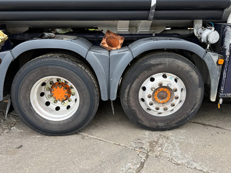 MAN TGA 26.430 6X2 Fuel Tank 21.000L 3 Comp + 2 Pump D20 Engine - Camion cisternă: Foto 5 MAN TGA 26.430 6X2 Fuel Tank 21.000L 3 Comp + 2 Pump D20 Engine - Camion cisternă: Foto 5