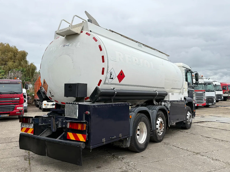 MAN TGA 26.430 6X2 Fuel Tank 21.000L 3 Comp + 2 Pump D20 Engine - Camion cisternă: Foto 4 MAN TGA 26.430 6X2 Fuel Tank 21.000L 3 Comp + 2 Pump D20 Engine - Camion cisternă: Foto 4