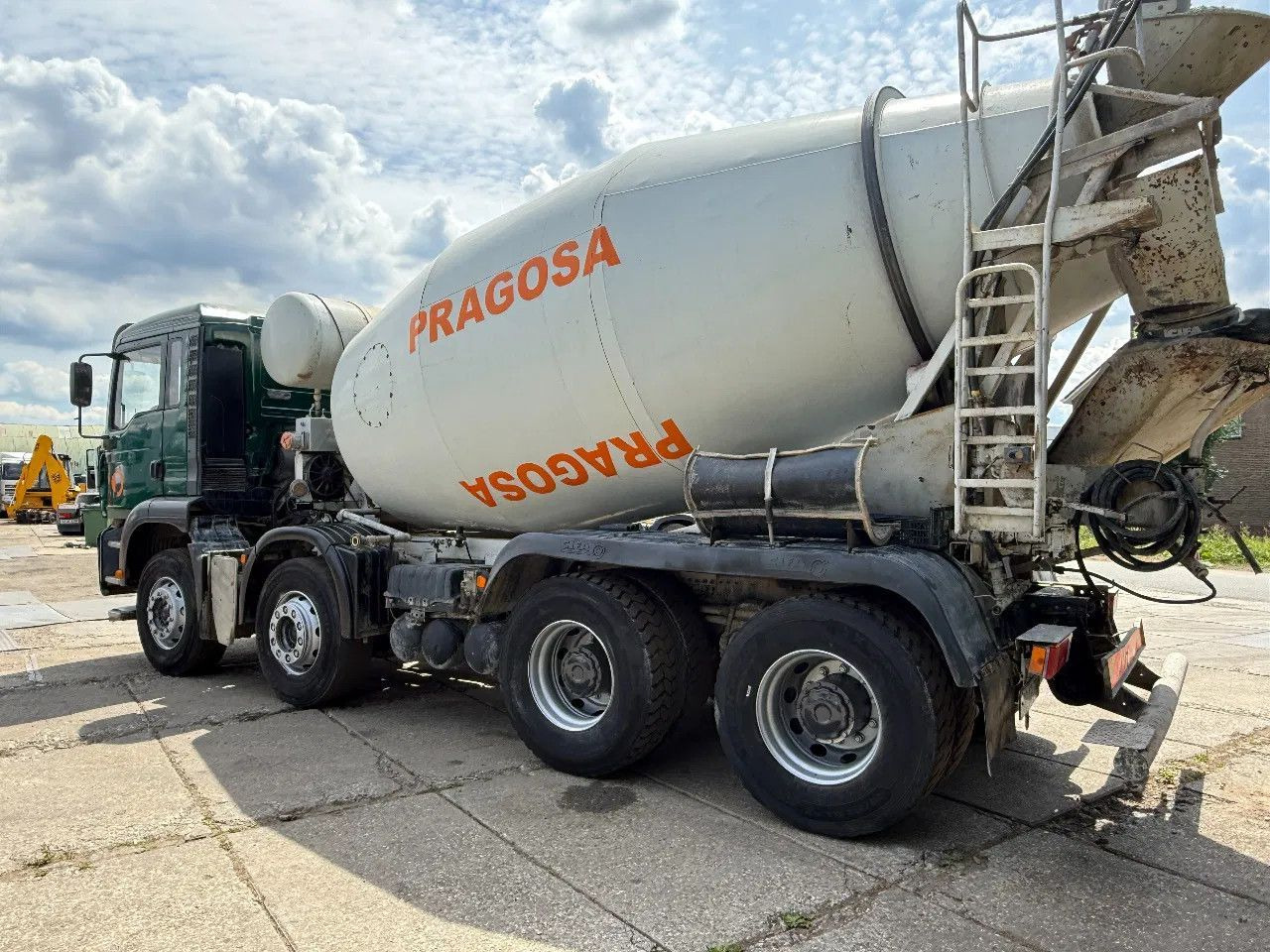 MAN TGA 35.360 8X4 CIFA Beton Mixer Spring/Spring ZF - Autobetonieră: Foto 3 MAN TGA 35.360 8X4 CIFA Beton Mixer Spring/Spring ZF - Autobetonieră: Foto 3