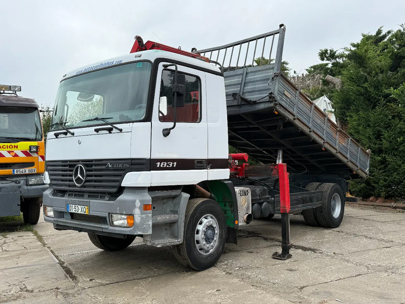 Mercedes-Benz Actros 1831 V6 4X2 Tipper + crane EPS Manual Gearbox 3 peddal - Camion basculantă, Camion cu macara: Foto 2 Mercedes-Benz Actros 1831 V6 4X2 Tipper + crane EPS Manual Gearbox 3 peddal - Camion basculantă, Camion cu macara: Foto 2