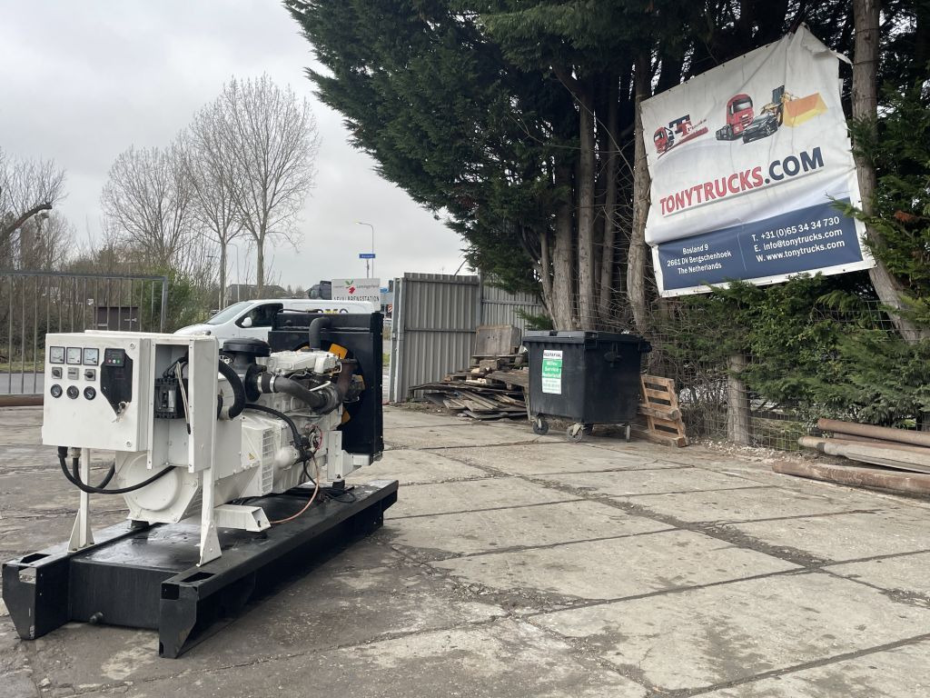 Perkins 100 KVA Generator 3 Phase Perkins 100 KVA Generator 3 Phase - Generator electric: Foto 2 Perkins 100 KVA Generator 3 Phase Perkins 100 KVA Generator 3 Phase - Generator electric: Foto 2